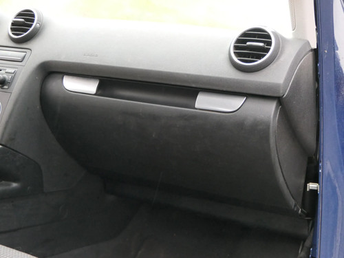 Audi boîte à - 8p, gants