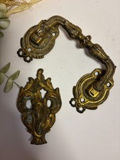 Anciens ornements de meuble en laiton - Poignée et applique décorative