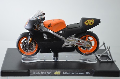 Moto valentino rossi - rossi, 1/18