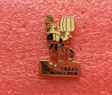 T11 Pins CARNAVAL Personnage