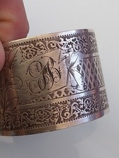 ROND DE SERVIETTE EN ARGENT