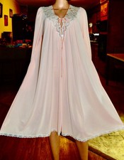 VINTAGE LUCIE ANN FULL SWEEP NYLON & LACE TRIM PEIGNOIR ROBE, LG-BUST 46
