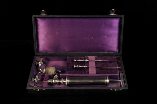 Ancien coffret médical