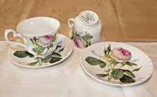 2 grandes tasses en porcelaine