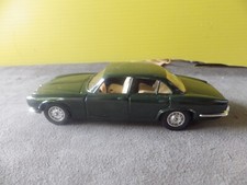 Voiture jaguar berline - xj,