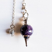 Pendule chaine et pierre