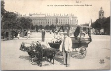 69 LYON - place bellecour, voiture des chevres.