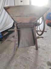Fouloir ancien pour raisin