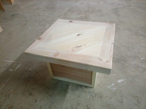 Petite table basse coffre - basse, en