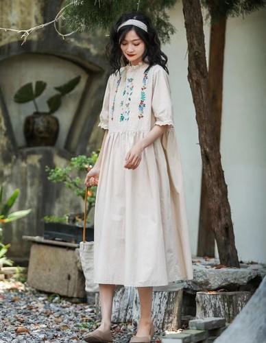 Robe ample brodée - , retro