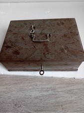 ANCIEN COFFRE FORT PORTABLE