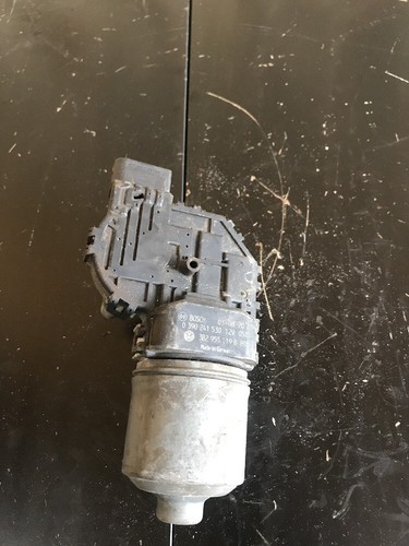 Moteur essuie vitre avant