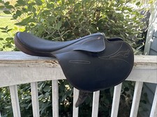 Wintec Full Tree Thoroughbred Exercise Saddle Preowned. Very Good Condition