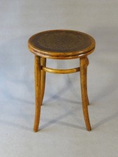 Tabouret bas en bois-courbé de style Thonet, vers 1920 "assise à coquille"