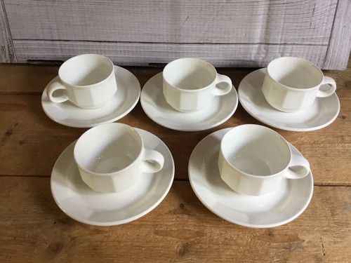 Tasses sous - 5,