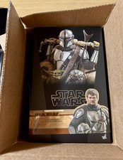 Hot Toys Star Wars The Mandalorian & Grogu Deluxe 1:6 Scale Figure Set TMS052