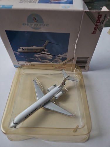 Avion miniature boeing 717 200 - miniature,