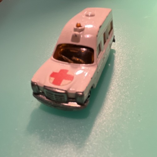 Véhicule ambulance miniature