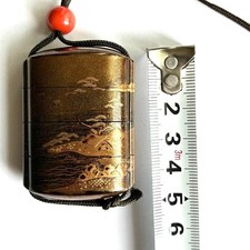 Boîte en bois sculpté Inro