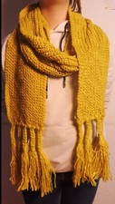 écharpe couleur moutarde