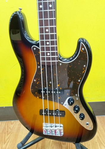 Guitare basse électrique