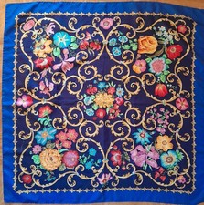 SAINT VALENTIN carré GUCCI