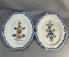 DEUX PLATS FAIENCE MARTRES