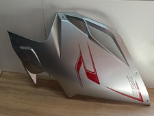 UN FLAN DE CARENAGE LATERAL