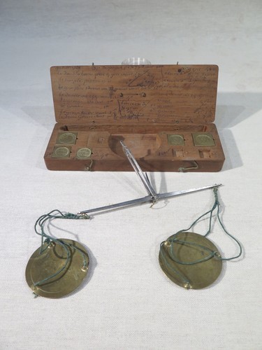 Ancienne tres jolie balance - ancienne,