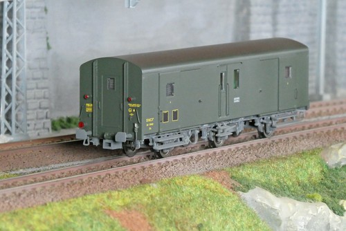 Models world 105 - models, fourgon
