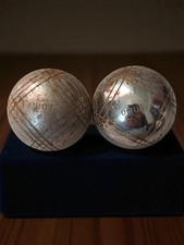 Paire de boules de pétanque