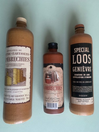 Trois anciennes bouteilles en - anciennes,