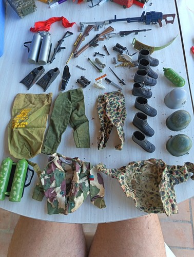 Lot vetement arme action - arme,