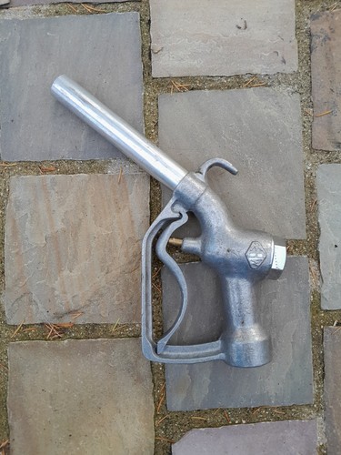 Ancien pistolet pompe essence - ancien,