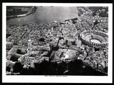 Photo Roger Henrard, view of Arles, view of Stadt with Colosseum from a plane to 
