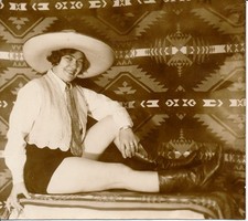 Femme c. 1930 - Sexy Chapeau