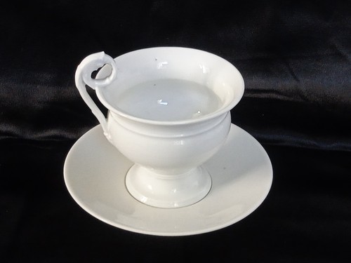 Tasse ancienne avec - , sa