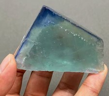 Magnifique cristal de Fluorite vert bleu fluorescent. 228g. 70x53mm. Yaogangxian