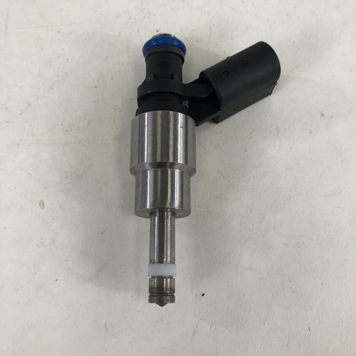 Fuel injector for - (one,