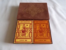 étui en carton avec 2 jeux cartes " équestre LOUIS XIV "