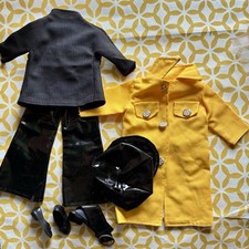 Pour La Poupée  Mannequin CATHIE BELLA  Tenue COTTERET 1972