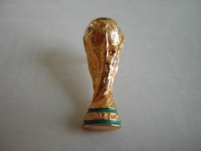 Pin's trophée COUPE DU MONDE