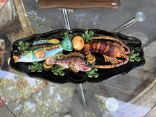Plat en céramique de Vallauris à décor de poissons et crustacés