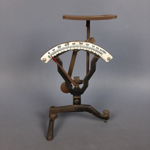 Ancienne balance pèse - balance, lettres