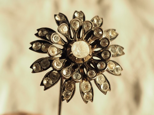 Epingle chapeaux ancienne - a,