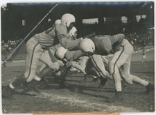 American football did not conquer Parisians at the Parc des Princes. 1953.