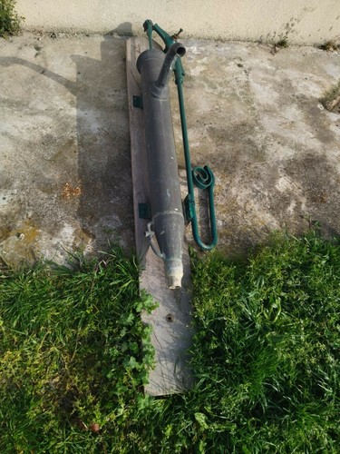 Ancienne pompe eau en - à,