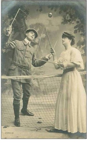Jeux couple jouant jokari - au,