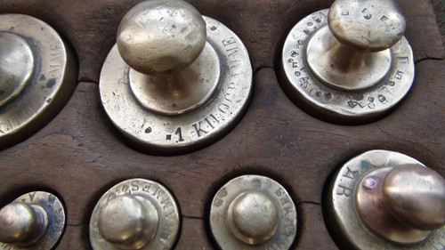 Boite poids anciens en - de,