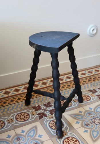 Tabouret tripode ancien - , en